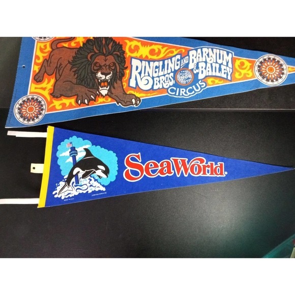 1980 Ringling Bros and Barnum & Bailey Circus & Sea World Pennant Banner 30” vtg - Picture 2 of 7